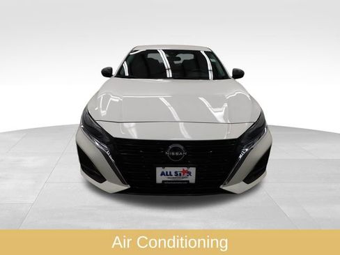 Used 2024 Nissan Altima 2.5 SV image 3