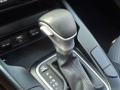 Used 2025 Kia Soul LX w/ LX Technology Package FWD image 14