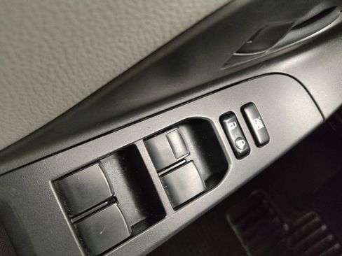 Used 2017 Toyota Yaris L image 27