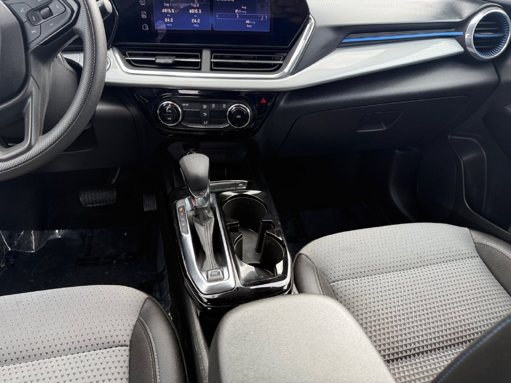 Used 2025 Chevrolet Trax LT FWD image 11