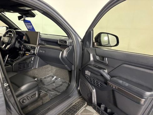 Used 2025 Toyota 4Runner TRD Off-Road Premium w/ Tow Technology Package AWD/4WD image 35