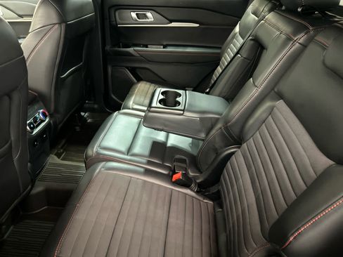 Used 2025 Ford Explorer ST-Line w/ ST-Line Street Pack AWD/4WD image 5