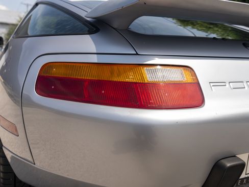 Used 1991 Porsche 928 S4 RWD image 24