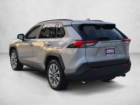 Used 2019 Toyota RAV4 XLE Premium FWD image 7