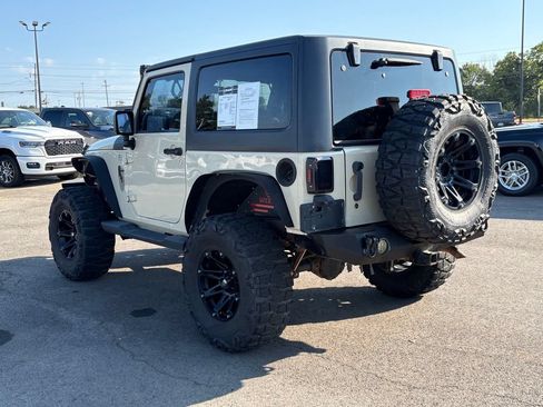 Used 2011 Jeep Wrangler Sahara w/ Connectivity Group AWD/4WD image 5