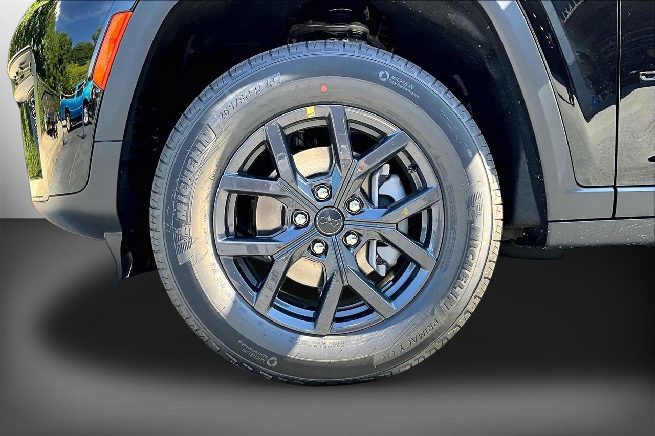 New 2027 Jeep Grand Cherokee Altitude RWD image 31