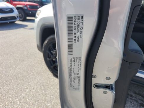 New 2026 Jeep Compass Latitude image 19