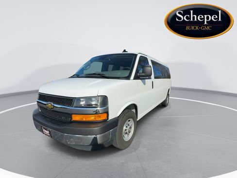 Used 2025 Chevrolet Express 3500 LT w/ LT Preferred Equipment Group image 4