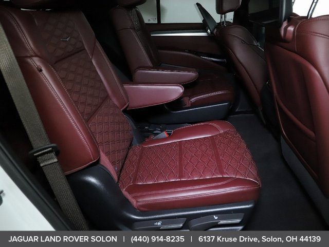 Used 2025 Cadillac Escalade Premium Luxury AWD/4WD image 33