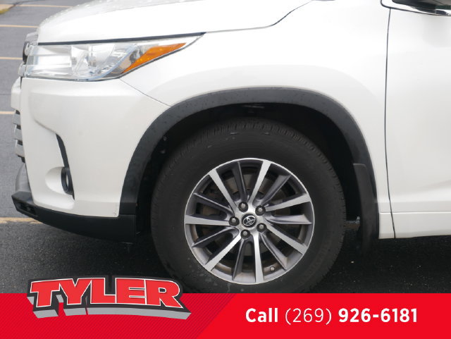 Used 2017 Toyota Highlander XLE AWD/4WD image 45