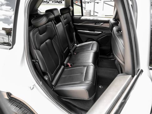 Used 2023 Jeep Grand Cherokee Limited AWD/4WD image 47