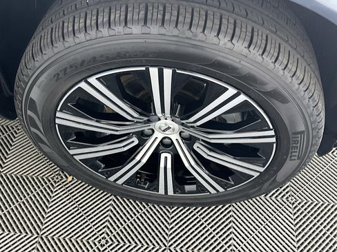 Used 2025 Volvo XC90 B5 Core image 11