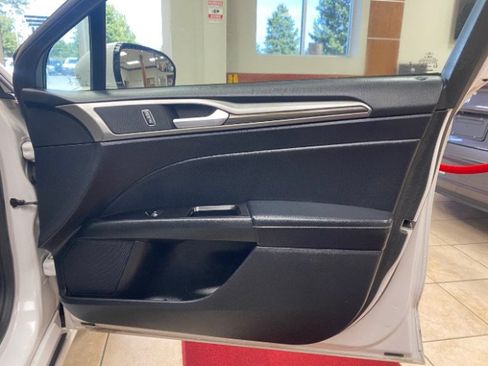 Used 2017 Ford Fusion Energi SE FWD image 10