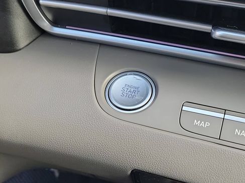Certified 2025 Hyundai Elantra SEL FWD image 10