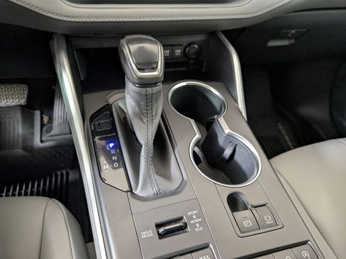 Used 2020 Toyota Highlander XLE image 24