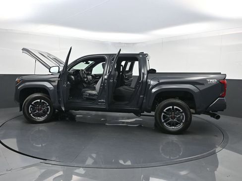 Used 2024 Toyota Tacoma TRD Sport AWD/4WD image 36