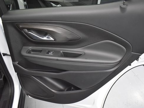 Used 2024 GMC Terrain SLE image 31