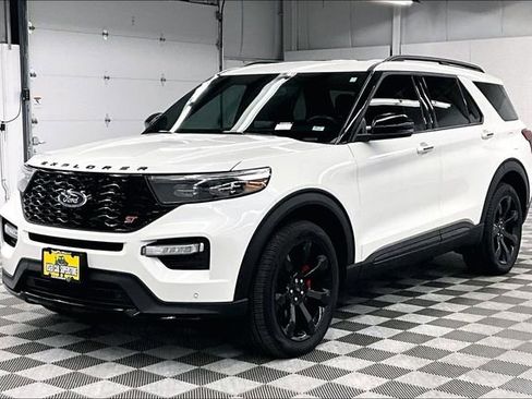 Used 2024 Ford Explorer ST w/ Technology Package image 12