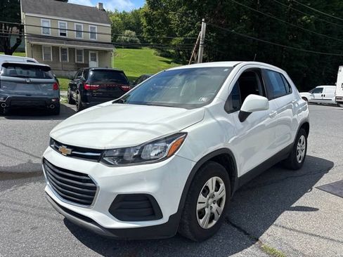 Used 2017 Chevrolet Trax LS FWD image 3
