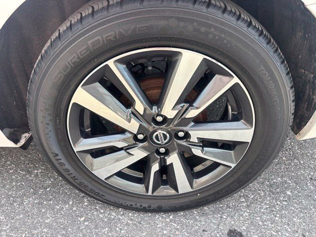 Used 2021 Nissan Versa SV FWD image 16