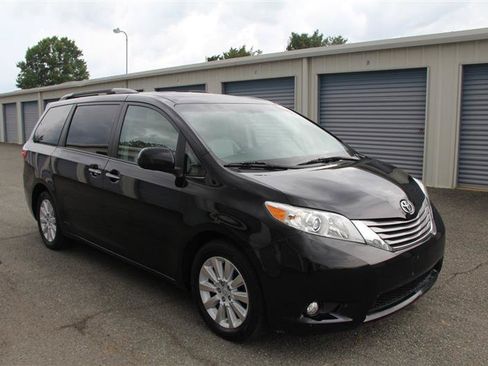 Used 2015 Toyota Sienna XLE Premium AWD/4WD image 4