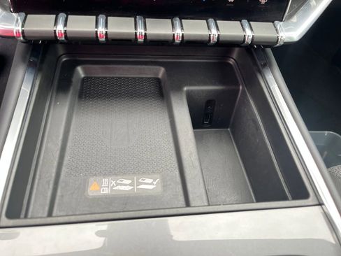 Used 2025 GMC Acadia Elevation image 32