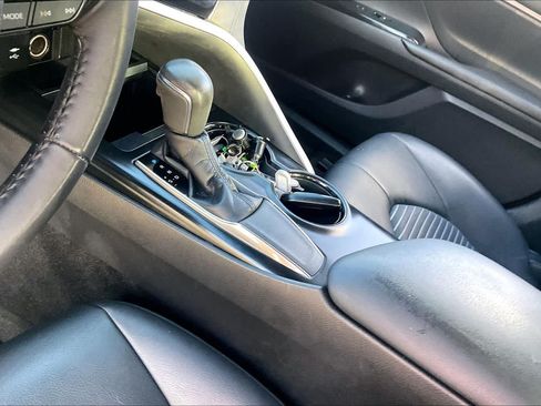 Used 2018 Toyota Camry SE FWD image 16