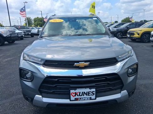 Used 2023 Chevrolet TrailBlazer LT FWD image 13