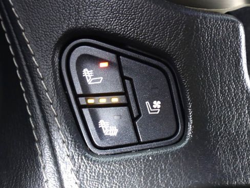 Used 2018 GMC Yukon XL Denali image 26