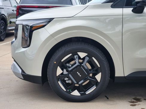 New 2026 Kia Carnival EX FWD image 5