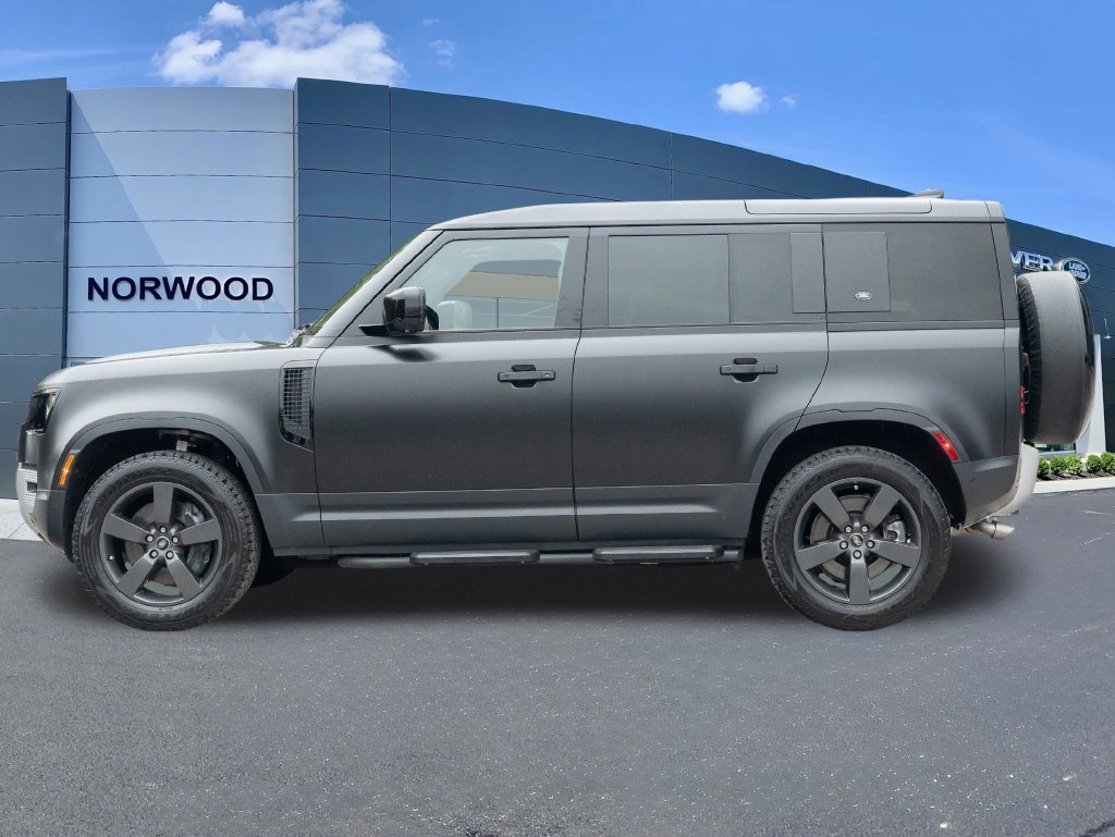 Used 2024 Land Rover Defender 110 SE AWD/4WD image 7