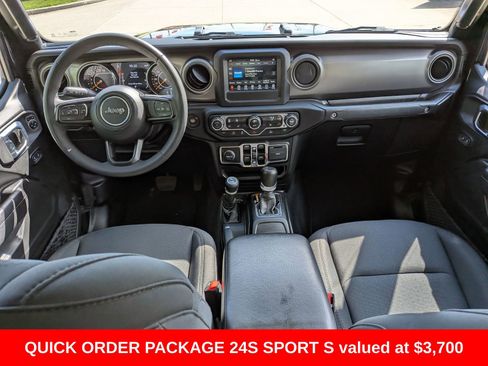 Used 2023 Jeep Gladiator Sport AWD/4WD image 25
