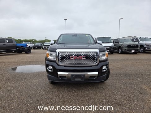 Used 2019 GMC Canyon Denali image 2