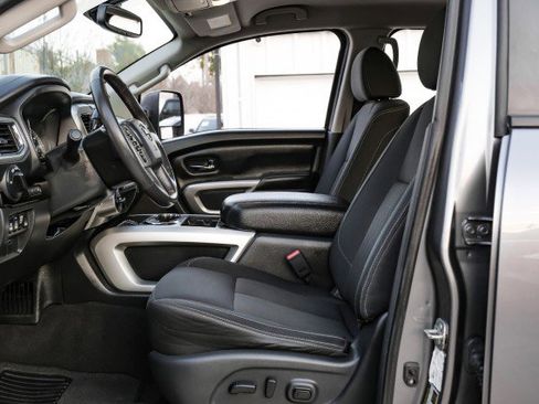 Used 2017 Nissan Titan SV image 27
