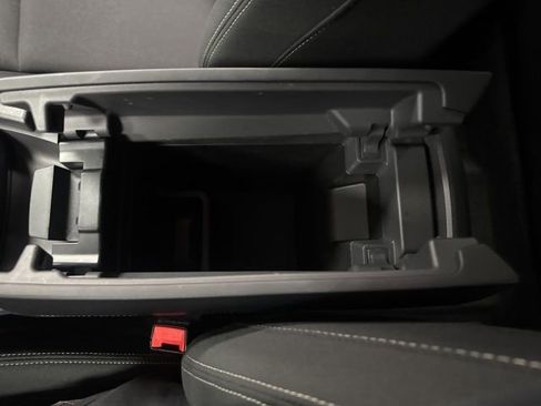 Used 2024 Nissan Rogue S image 31