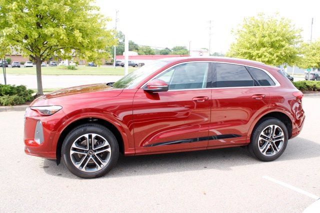 Used 2025 Audi Q5 Premium w/ Premium Plus AWD/4WD image 10