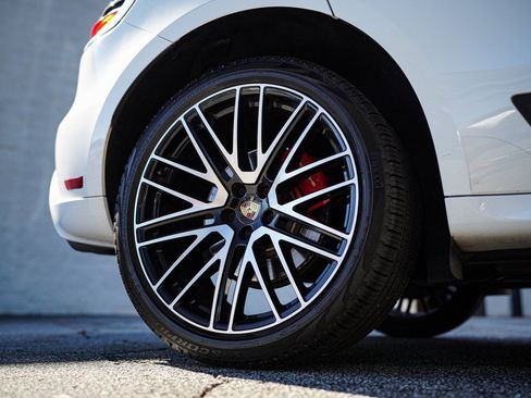 Used 2023 Porsche Macan S w/ Premium Package Plus image 18