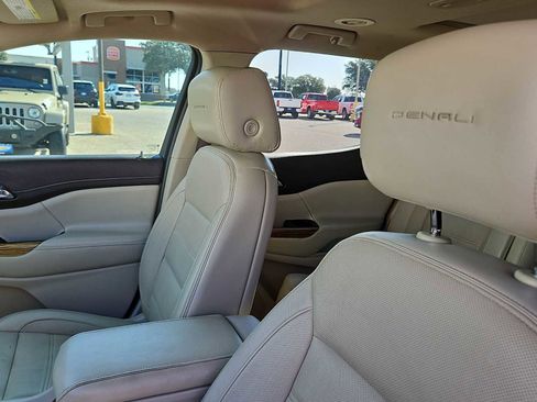 Used 2019 GMC Acadia Denali w/ Technology Package FWD image 15