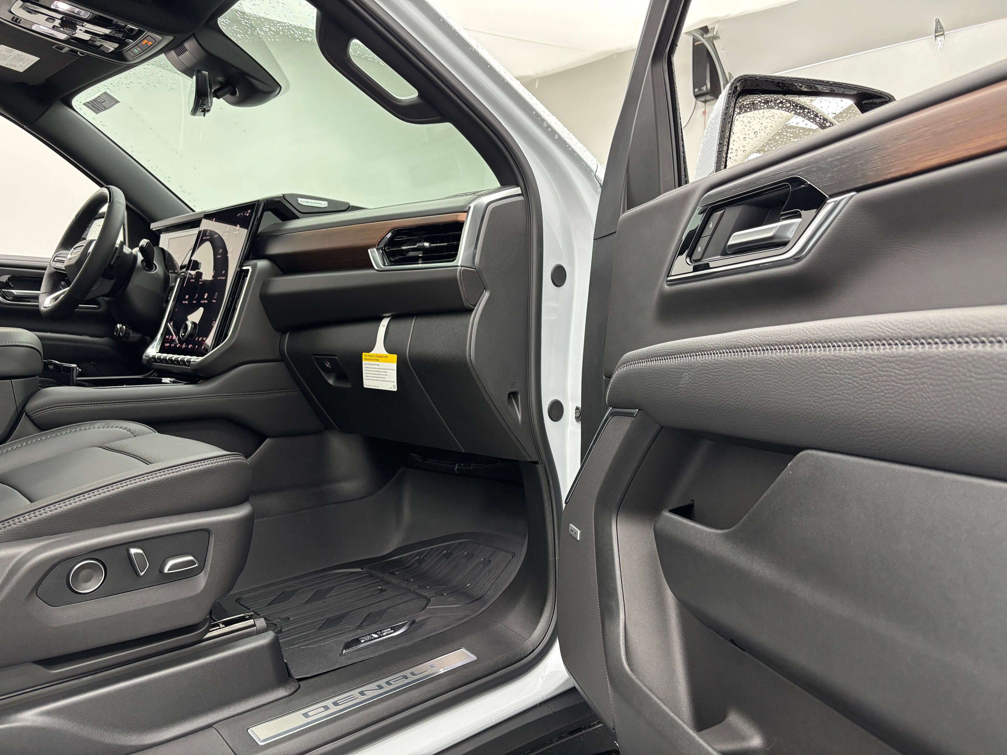 New 2026 GMC Yukon Denali w/ Advanced Technology Package AWD/4WD image 39