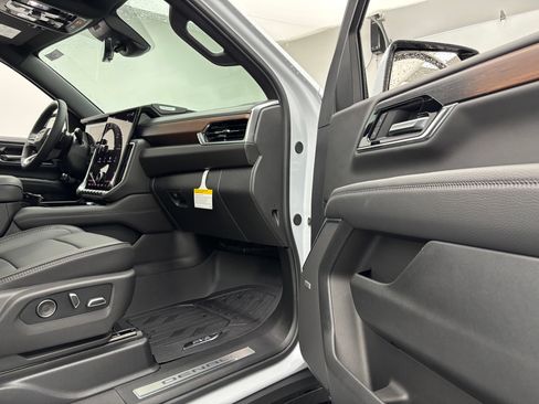 New 2026 GMC Yukon Denali w/ Advanced Technology Package AWD/4WD image 39