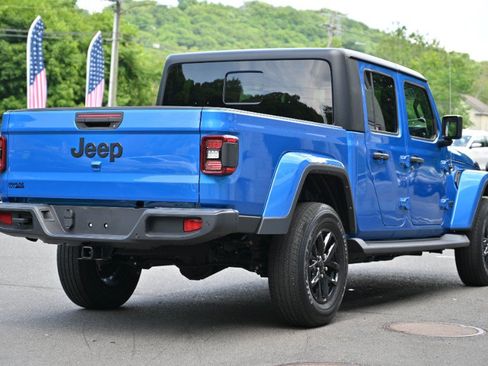 Used 2022 Jeep Gladiator Sport AWD/4WD image 6