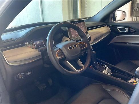 Used 2025 Jeep Compass Limited AWD/4WD image 4