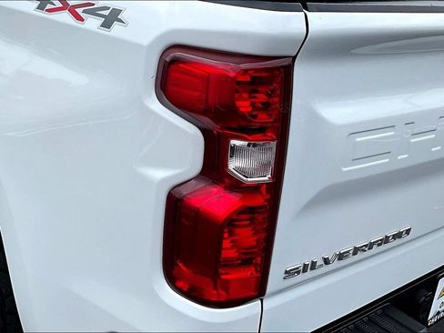 Used 2021 Chevrolet Silverado 1500 LT AWD/4WD image 21
