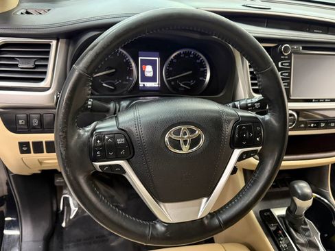 Used 2017 Toyota Highlander XLE image 29