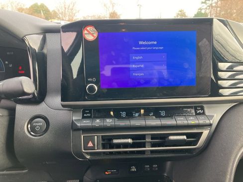 Used 2025 Toyota Camry SE image 15