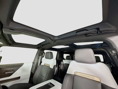 Used 2024 GMC Hummer EV 2X w/ LPO, Illumination Package image 23