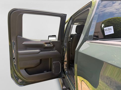 Used 2025 Chevrolet Silverado 1500 LT Trail Boss w/ Convenience Package II AWD/4WD image 17