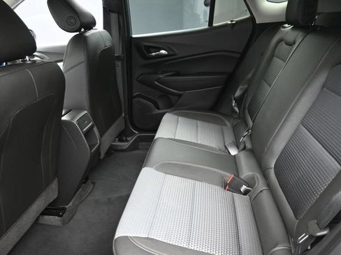 Used 2025 Chevrolet Trax LT FWD image 12