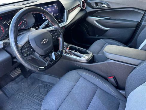 Used 2024 Chevrolet Trax RS w/ Sunroof Package image 10