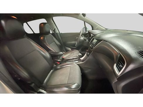 Used 2017 Chevrolet Trax LT w/ LT Convenience Package FWD image 17